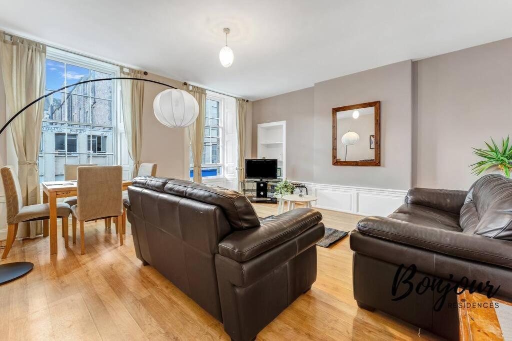 Monge Suite Old Town 2Br-1Ba, Near Royal Mile By Bonjour Residences אדינבורו מראה חיצוני תמונה