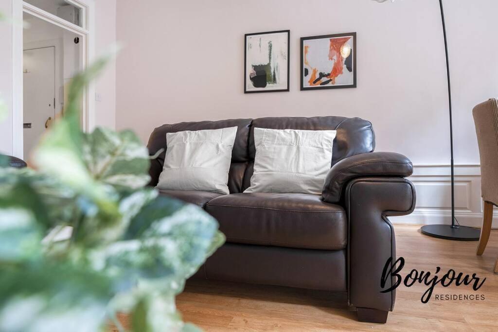 Monge Suite Old Town 2Br-1Ba, Near Royal Mile By Bonjour Residences אדינבורו מראה חיצוני תמונה