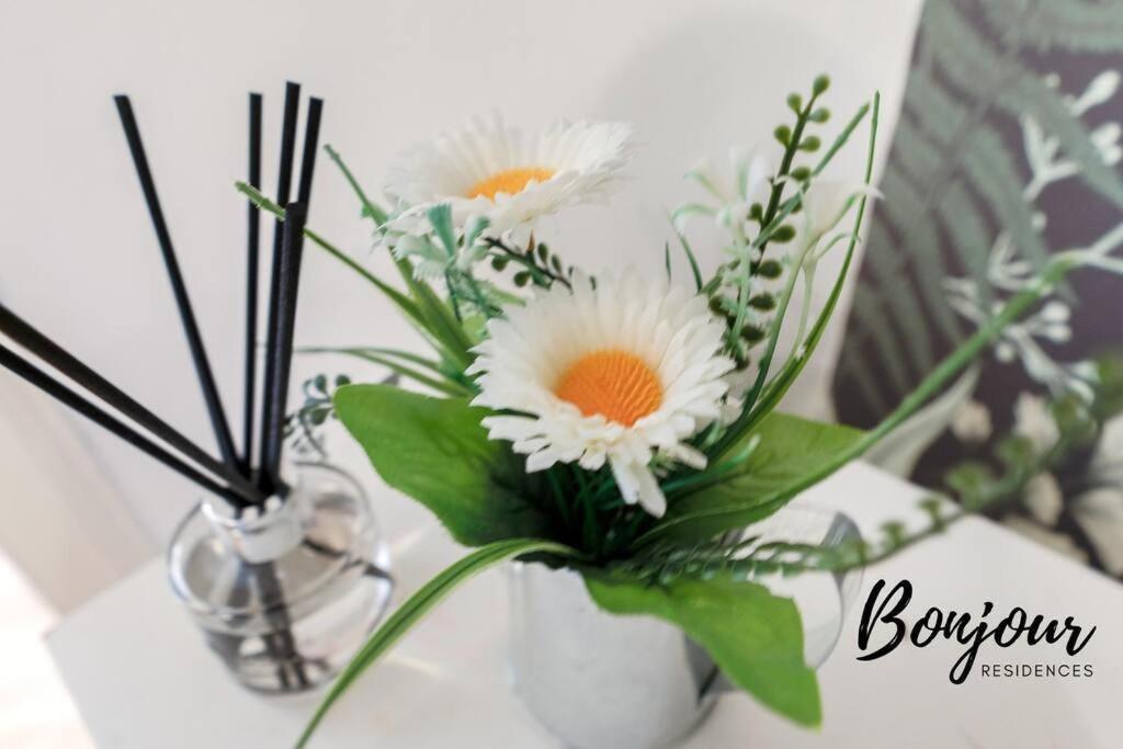 Monge Suite Old Town 2Br-1Ba, Near Royal Mile By Bonjour Residences אדינבורו מראה חיצוני תמונה
