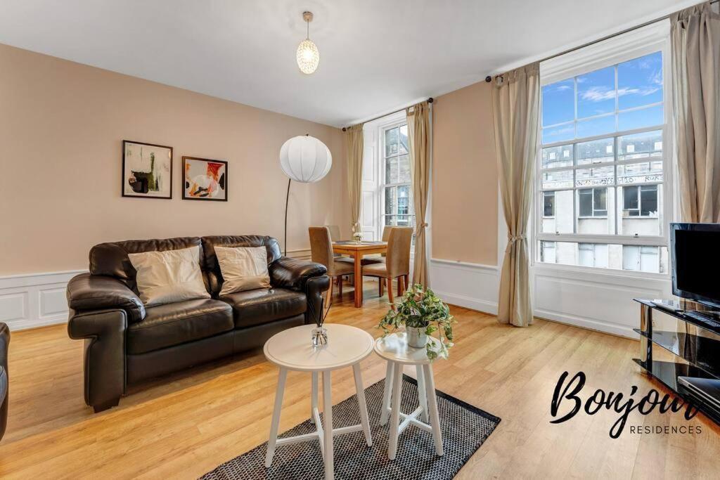 Monge Suite Old Town 2Br-1Ba, Near Royal Mile By Bonjour Residences אדינבורו מראה חיצוני תמונה