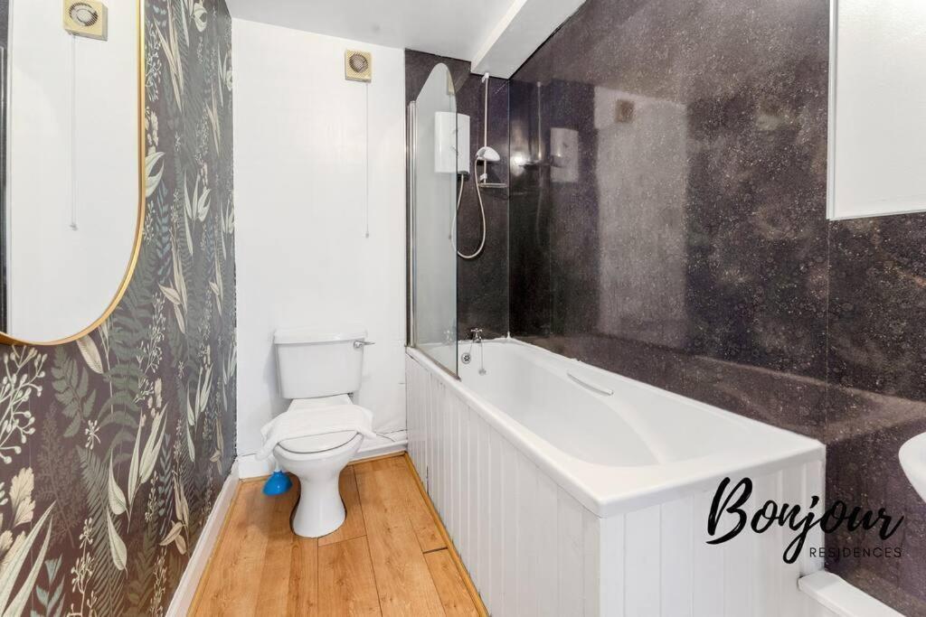 Monge Suite Old Town 2Br-1Ba, Near Royal Mile By Bonjour Residences אדינבורו מראה חיצוני תמונה