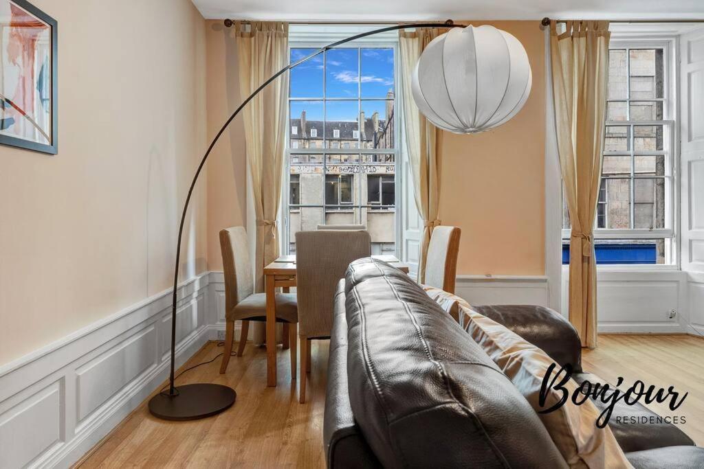 Monge Suite Old Town 2Br-1Ba, Near Royal Mile By Bonjour Residences אדינבורו מראה חיצוני תמונה
