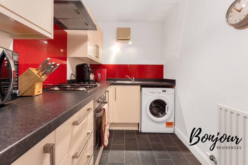 Monge Suite Old Town 2Br-1Ba, Near Royal Mile By Bonjour Residences אדינבורו מראה חיצוני תמונה