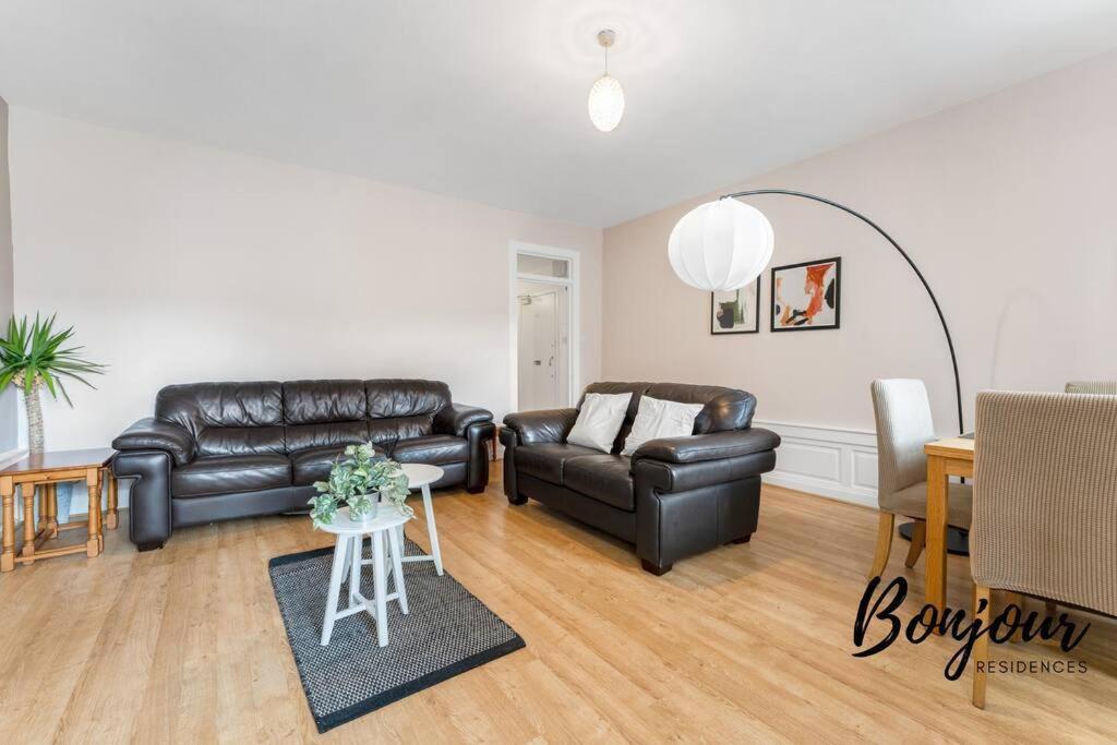 Monge Suite Old Town 2Br-1Ba, Near Royal Mile By Bonjour Residences אדינבורו מראה חיצוני תמונה