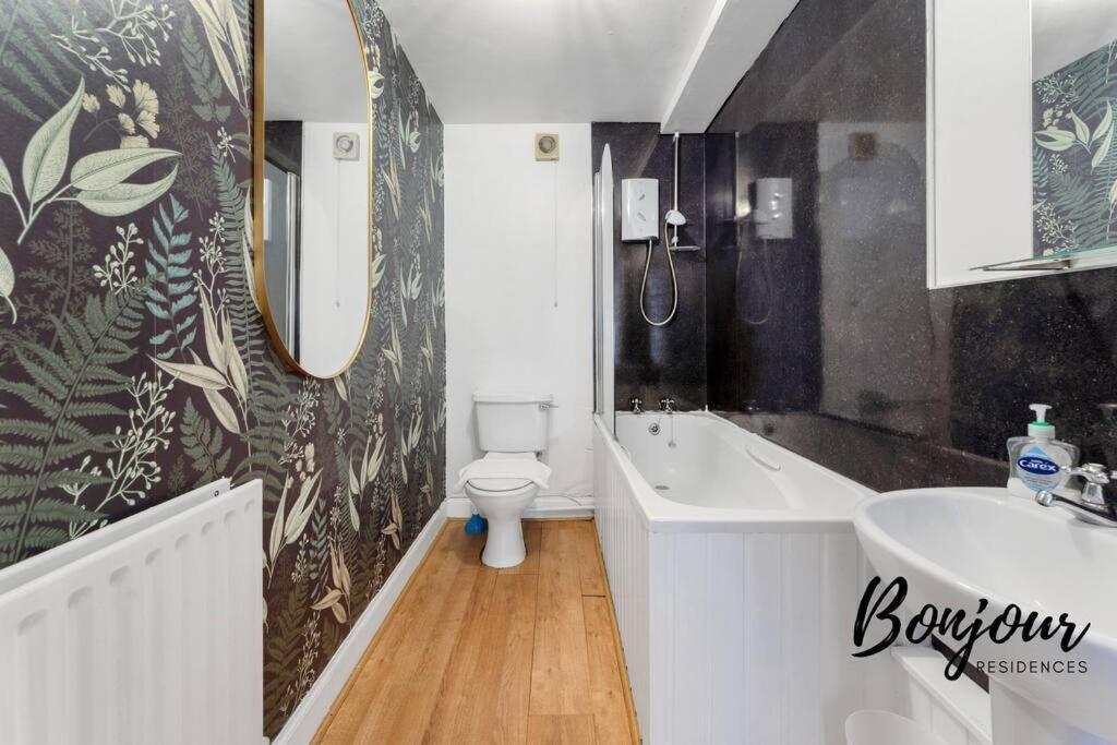 Monge Suite Old Town 2Br-1Ba, Near Royal Mile By Bonjour Residences אדינבורו מראה חיצוני תמונה